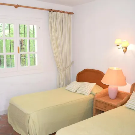 Villa Padierna Lake Villa Estepona